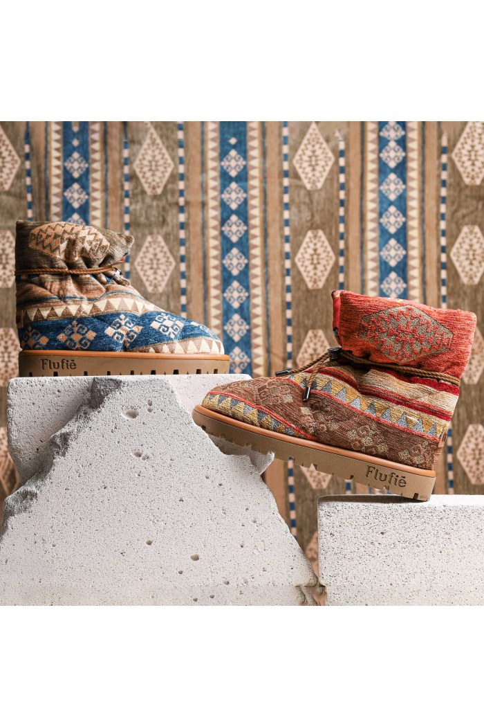 Main image in gallery